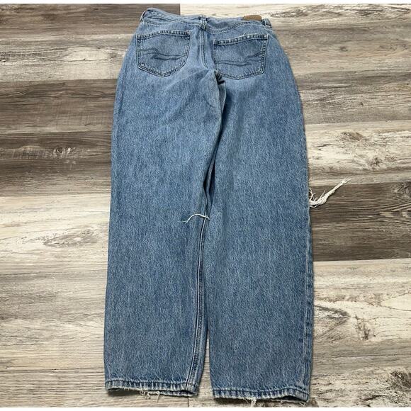 American Eagle Mid Wash Womens 8 Relaxed‎ Thrashed Distressed Denim Mom Jeans - Picture 2 of 11